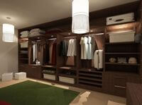 Классическая гардеробная комната из массива с подсветкой Крымск