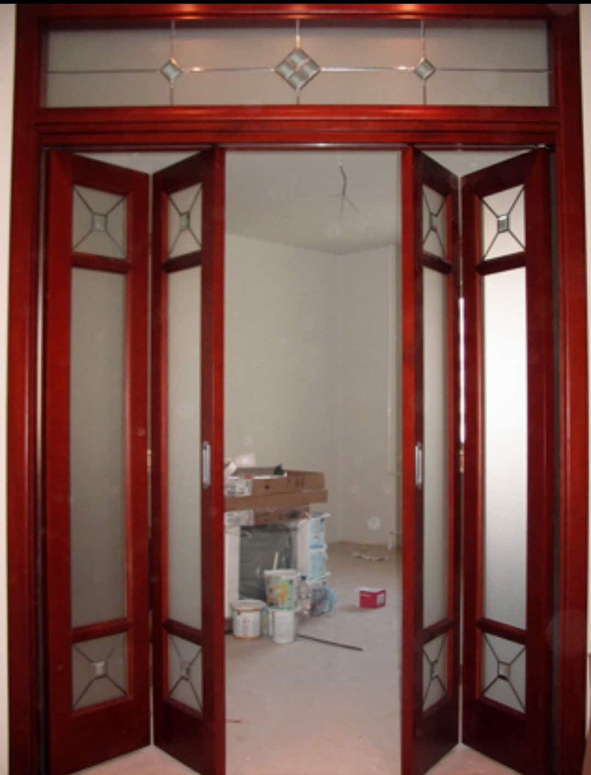 Дверь гармошка с декоративными стеклянными вставками Крымск