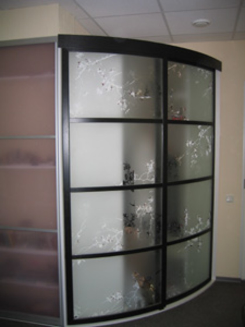 Шкаф купе радиусный с рисунком на стекле Крымск